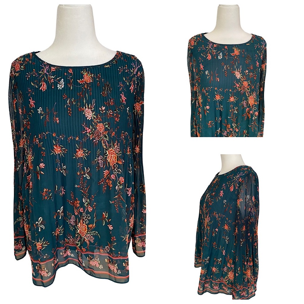 Max Studio Tunic Top With Flared Sleeves.  Size: Medium